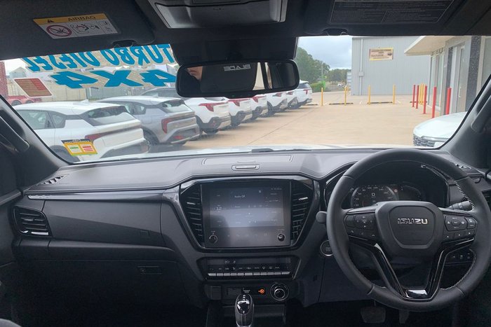 2025 Isuzu D-MAX BLADE