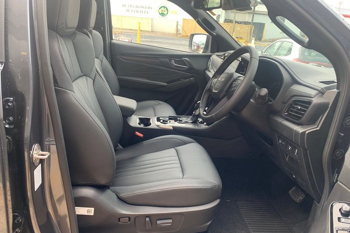 2025 Isuzu MU-X LS-T