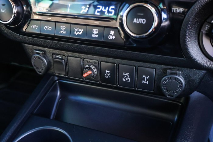 2020 Toyota Hilux SR5