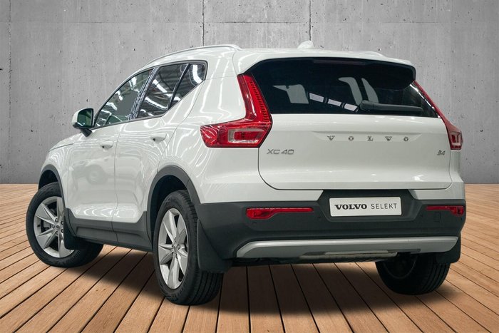 2025 Volvo XC40 Plus B4