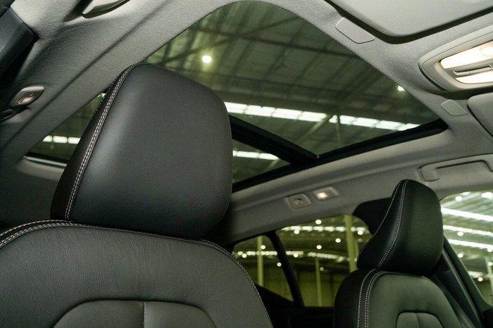 2025 Volvo XC40 Plus B4