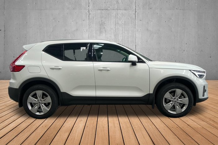 2025 Volvo XC40 Plus B4