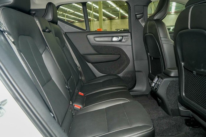 2025 Volvo XC40 Plus B4