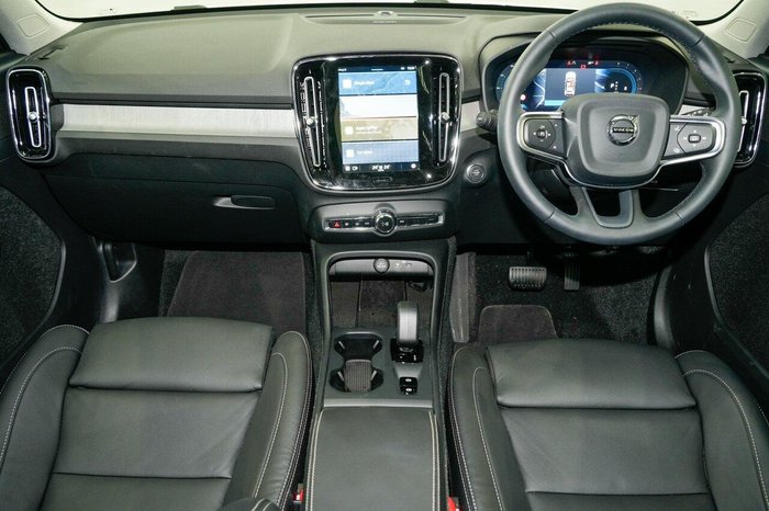 2025 Volvo XC40 Plus B4