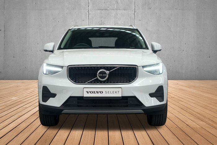 2025 Volvo XC40 Plus B4