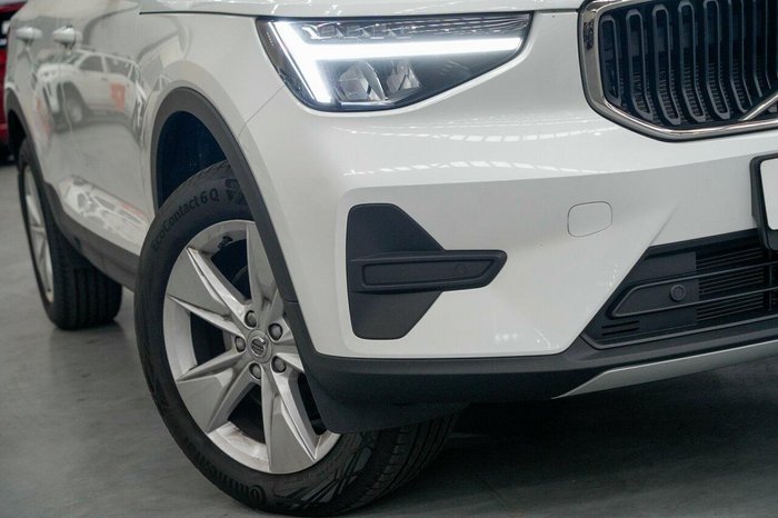 2025 Volvo XC40 Plus B4