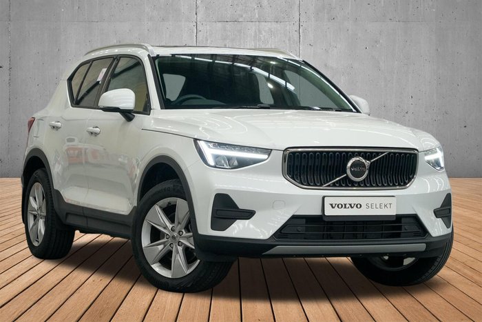 2025 Volvo XC40