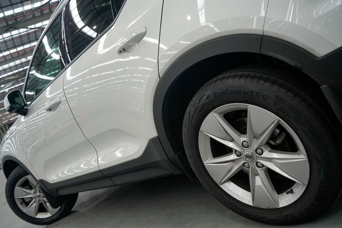 2025 Volvo XC40 Plus B4