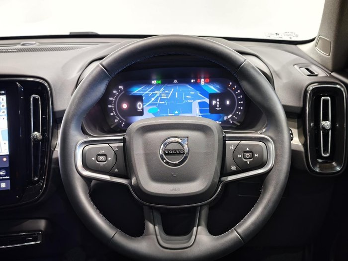 2025 Volvo XC40 Plus B4