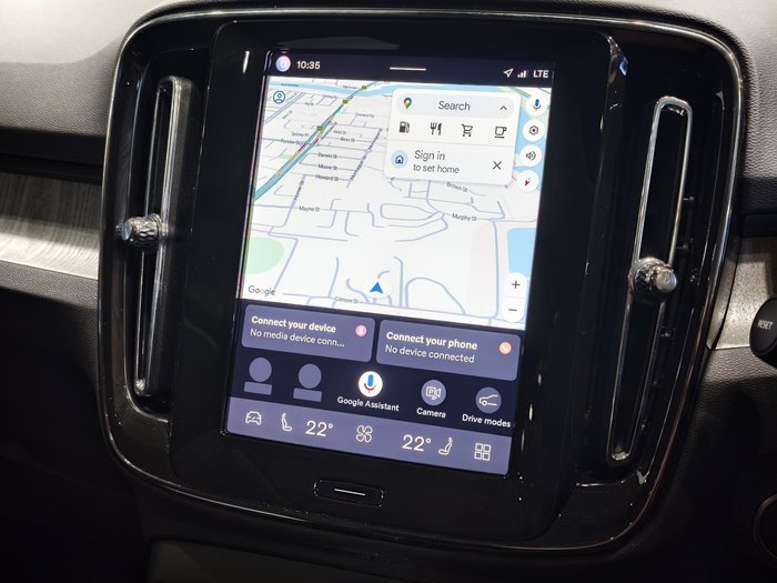 2025 Volvo XC40 Plus B4