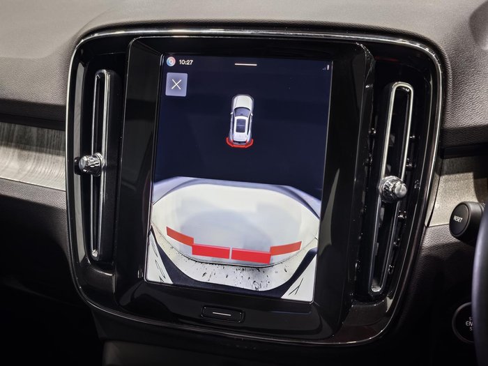 2025 Volvo XC40 Plus B4