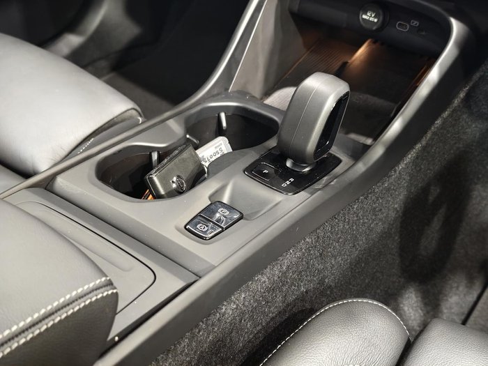 2025 Volvo XC40 Plus B4