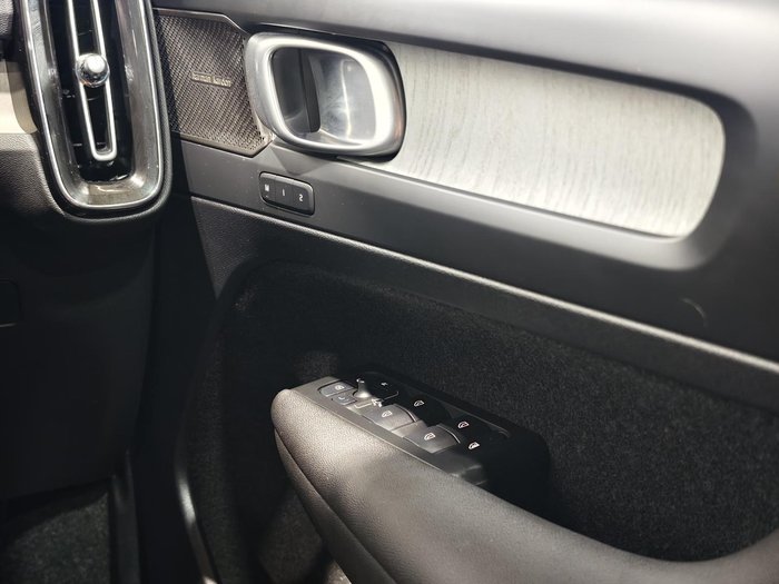 2025 Volvo XC40 Plus B4