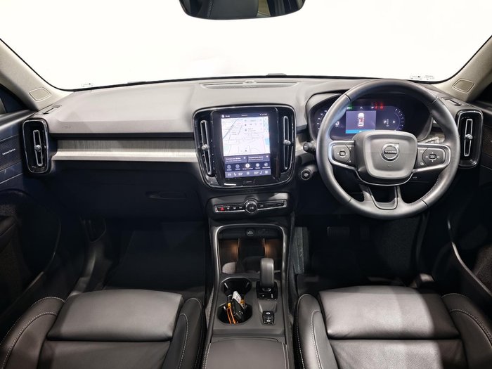 2025 Volvo XC40 Plus B4