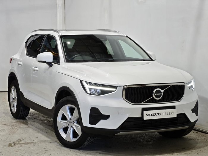 2025 Volvo XC40