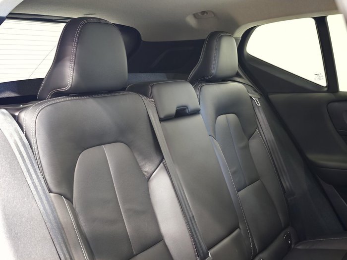 2025 Volvo XC40 Plus B4