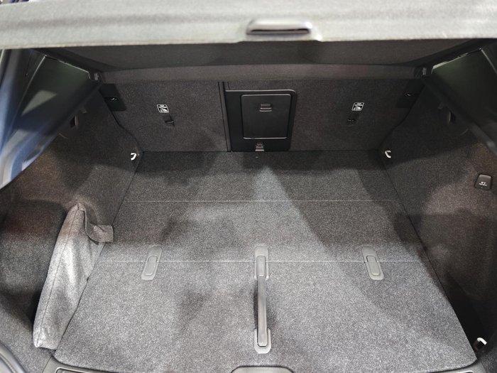 2025 Volvo XC40 Plus B4
