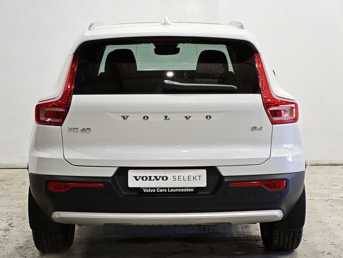 2025 Volvo XC40 Plus B4