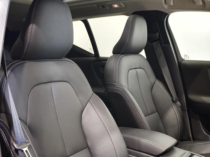 2025 Volvo XC40 Plus B4