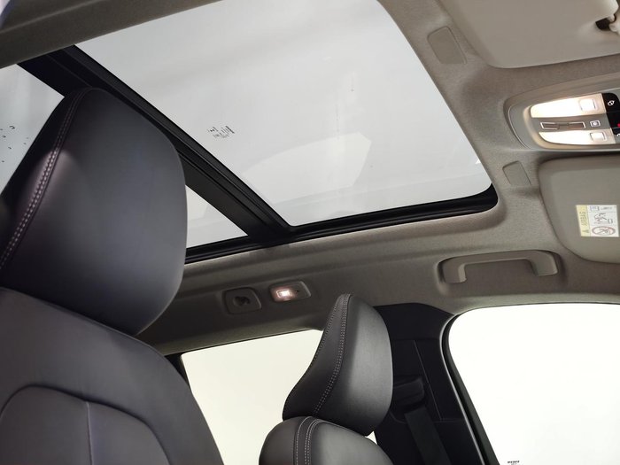 2025 Volvo XC40 Plus B4