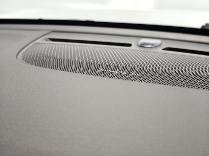 2025 Volvo XC40 Plus B4