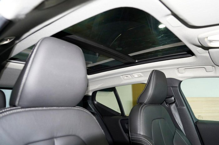 2025 Volvo XC40 Ultra B4 Bright
