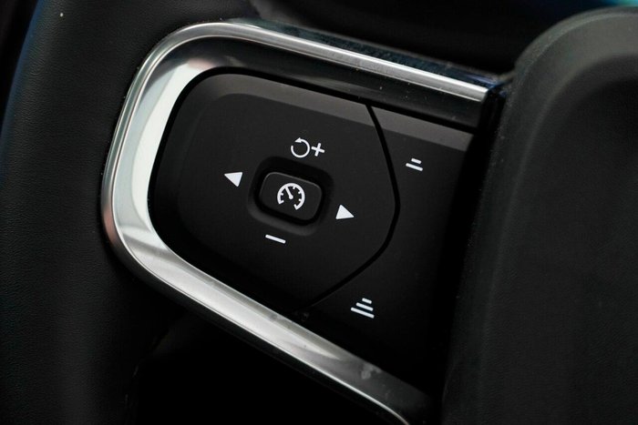 2025 Volvo XC40 Ultra B4 Bright