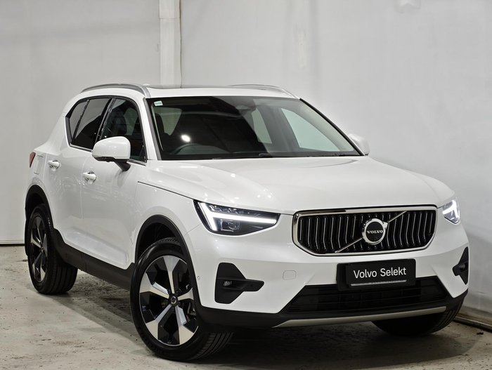 2025 Volvo XC40