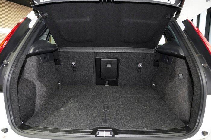 2025 Volvo XC40 Ultra B4 Bright