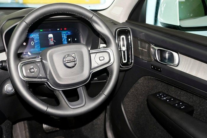 2025 Volvo XC40 Ultra B4 Bright