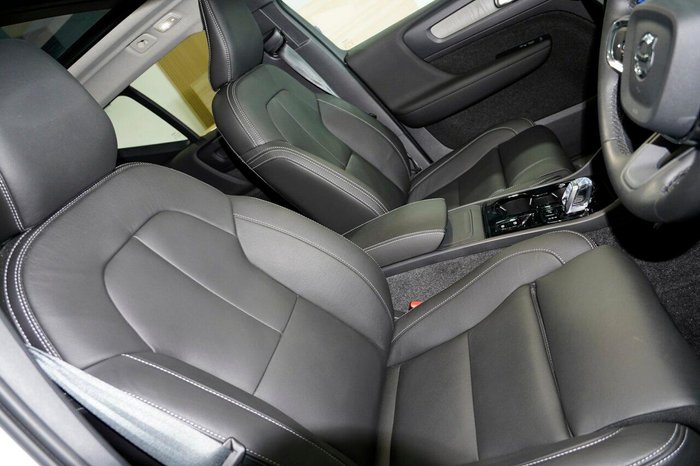 2025 Volvo XC40 Ultra B4 Bright