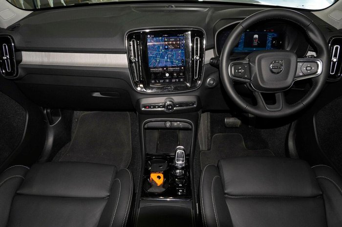 2025 Volvo XC40 Ultra B4 Bright