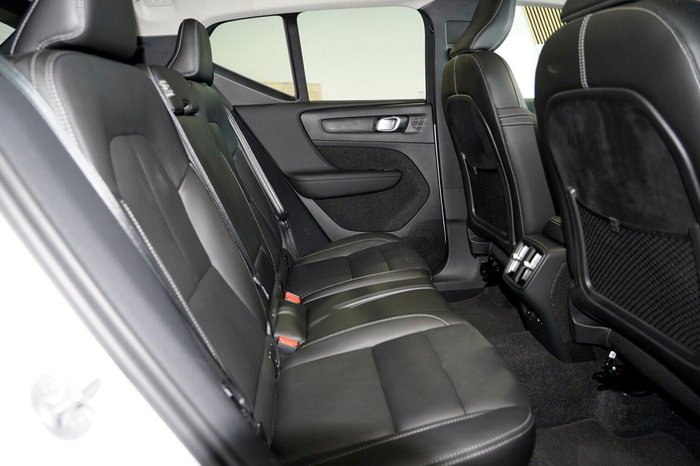 2025 Volvo XC40 Ultra B4 Bright