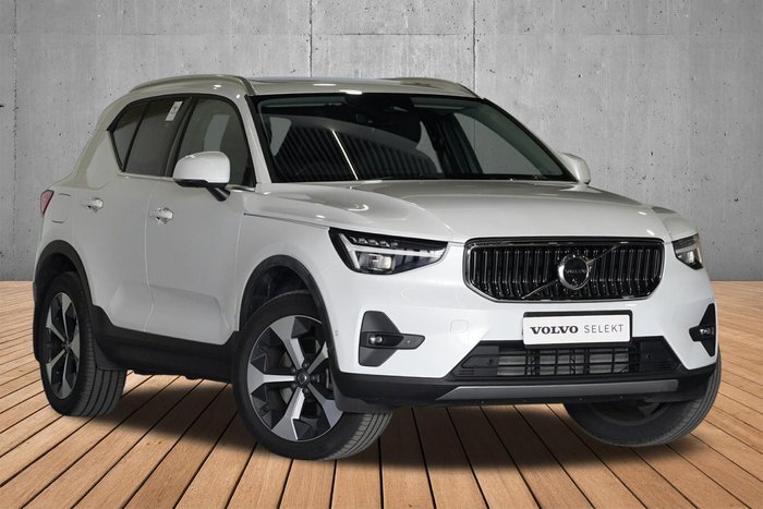 2025 Volvo XC40