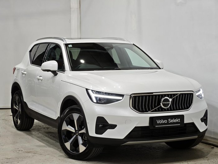 2025 Volvo XC40