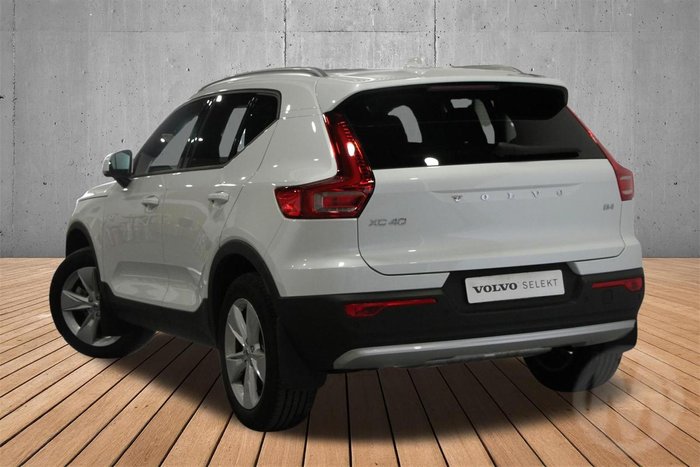 2025 Volvo XC40 Plus B4
