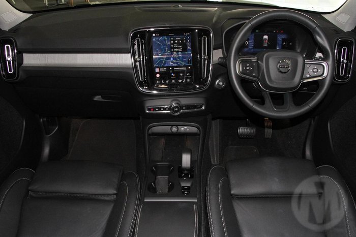 2025 Volvo XC40 Plus B4