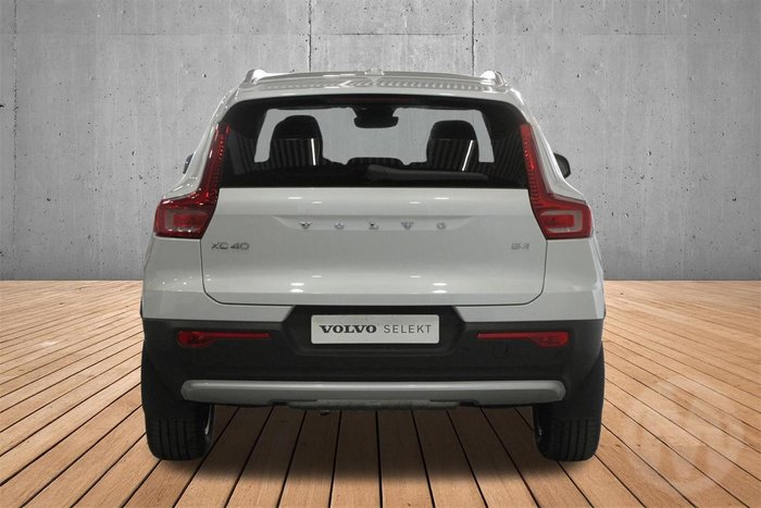 2025 Volvo XC40 Plus B4