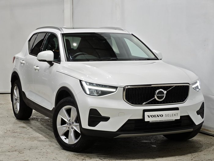 2025 Volvo XC40