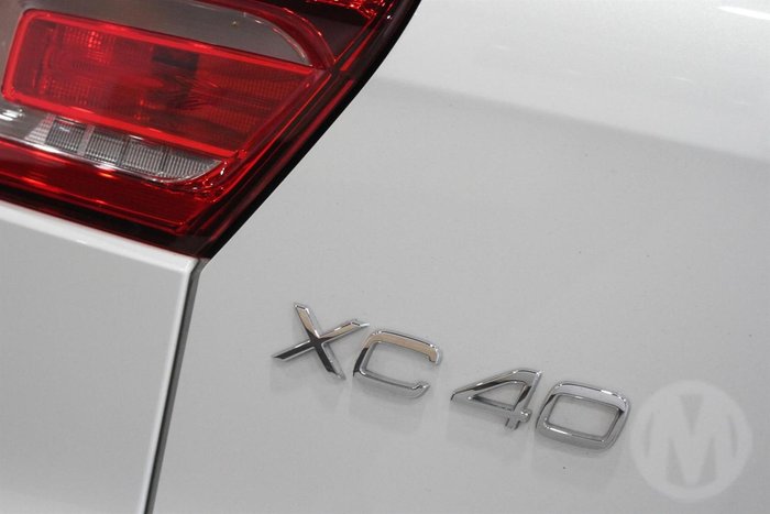 2025 Volvo XC40 Plus B4