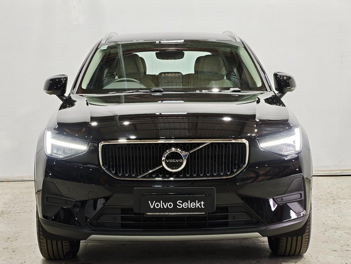 2025 Volvo XC40 Plus B4