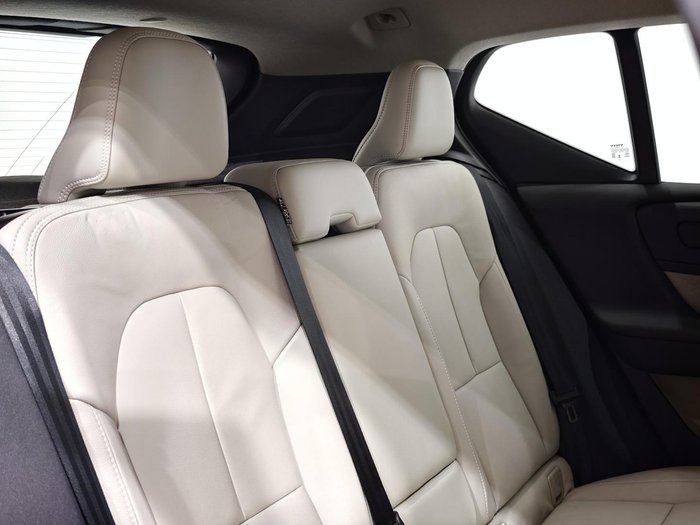 2025 Volvo XC40 Plus B4