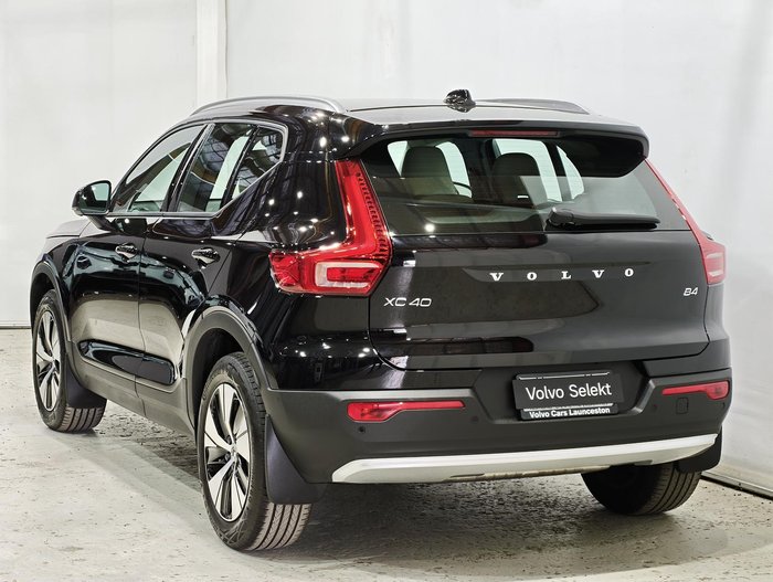 2025 Volvo XC40 Plus B4