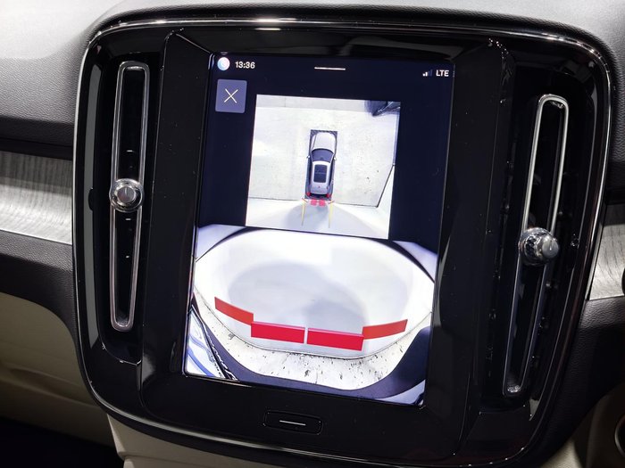 2025 Volvo XC40 Plus B4