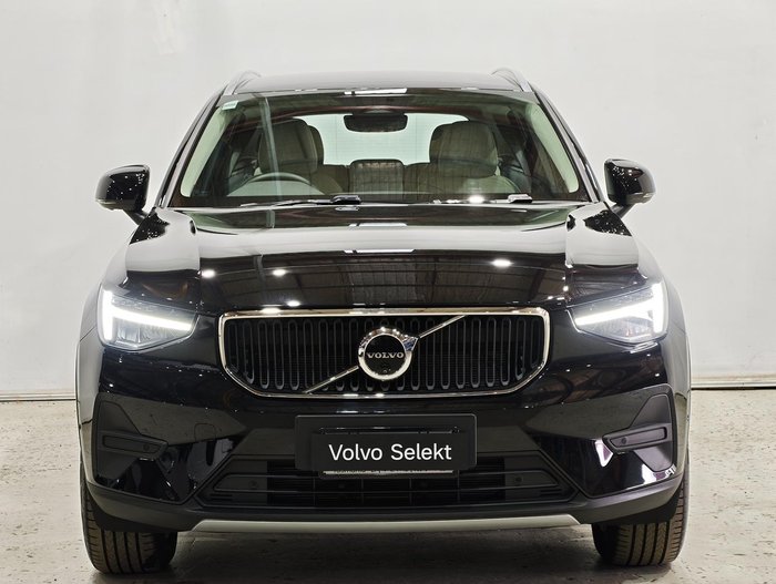 2025 Volvo XC40 Plus B4