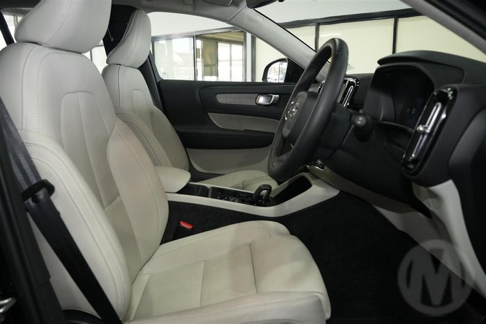 2025 Volvo XC40 Plus B4