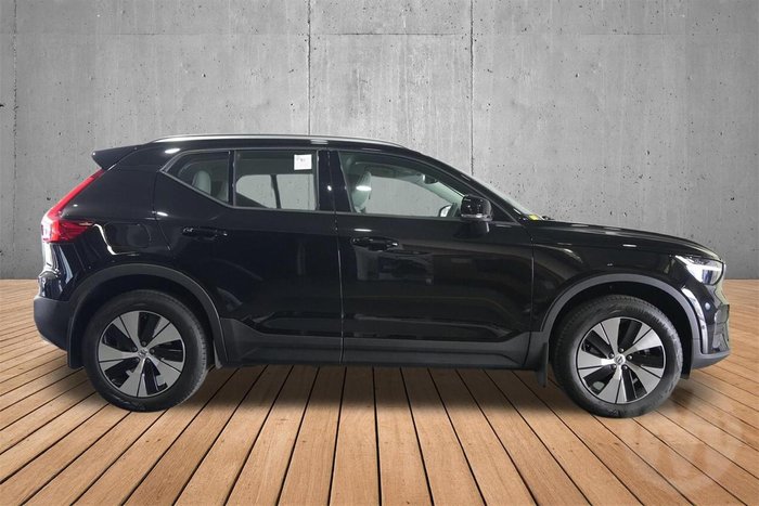 2025 Volvo XC40 Plus B4