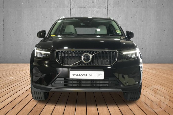 2025 Volvo XC40 Plus B4