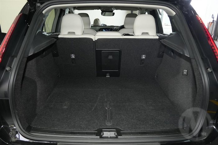 2025 Volvo XC40 Plus B4