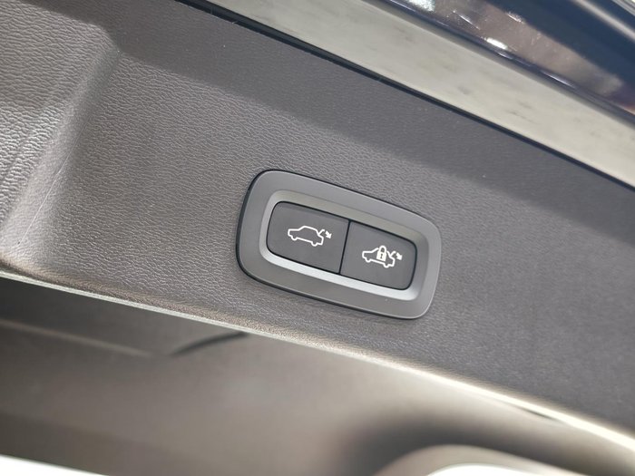 2025 Volvo XC40 Plus B4